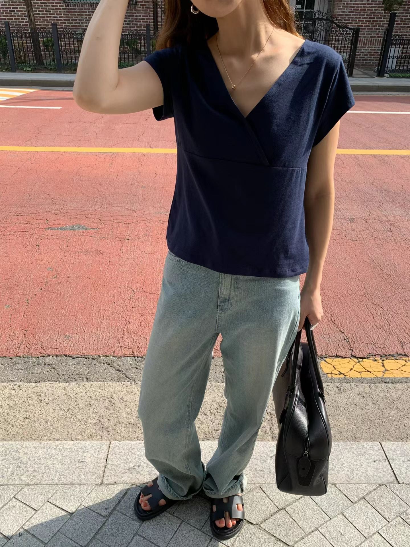 日常必備! 顯瘦V領短袖Tee (2 Colors)