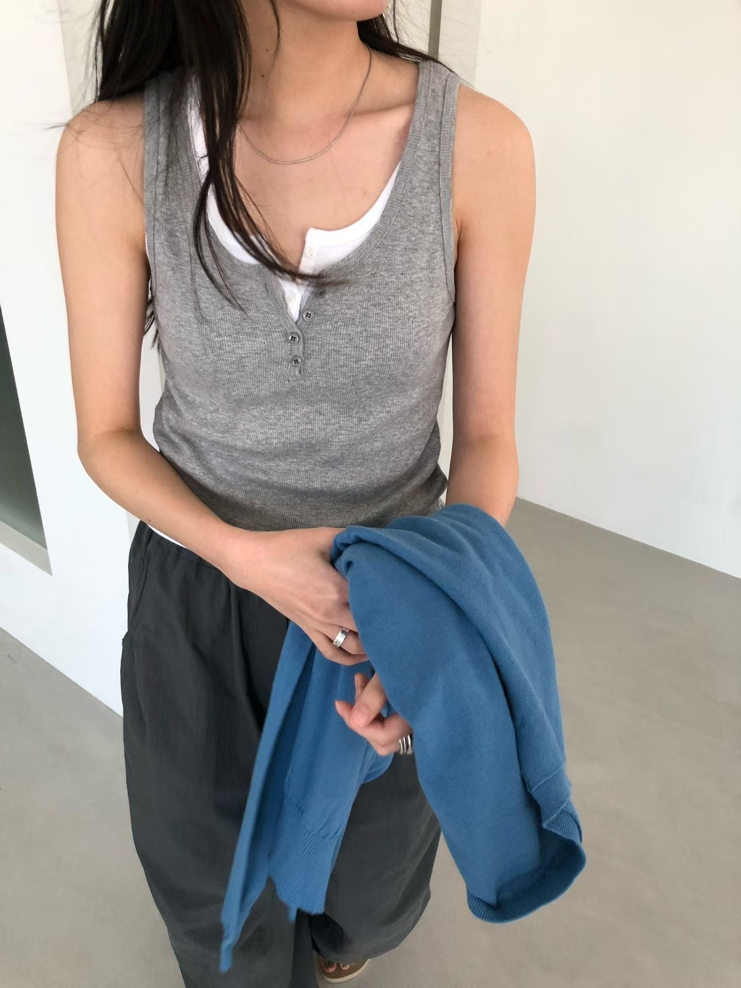 Henley sleeveless top (4色)