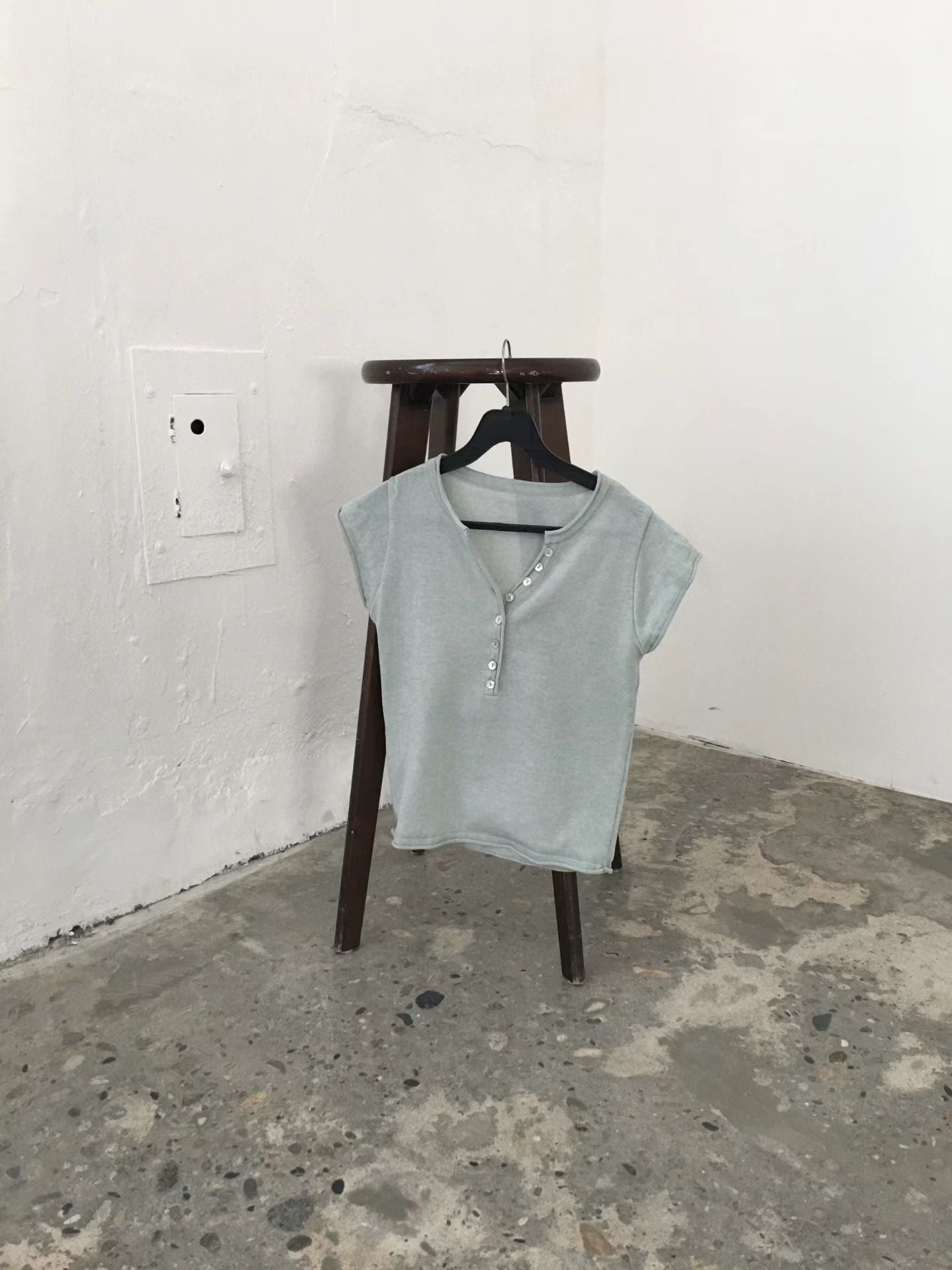 舒適亨利領短袖修身Tee (5 Colors)