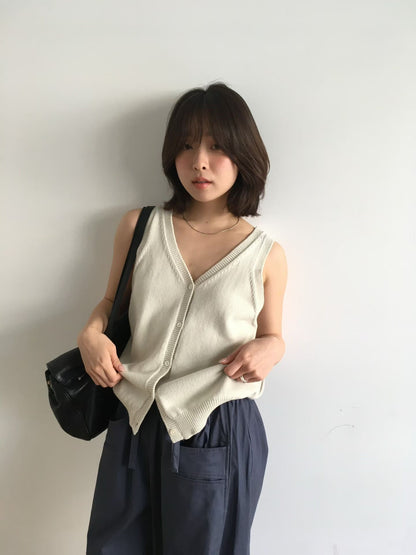 鈕扣針織背心 (3 Colors)
