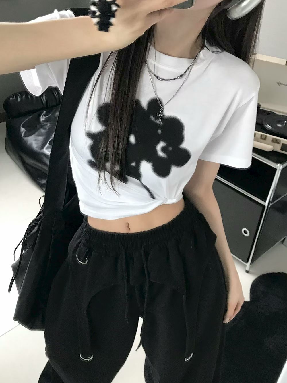 噴漆花卉短版Tee (2 Colors)