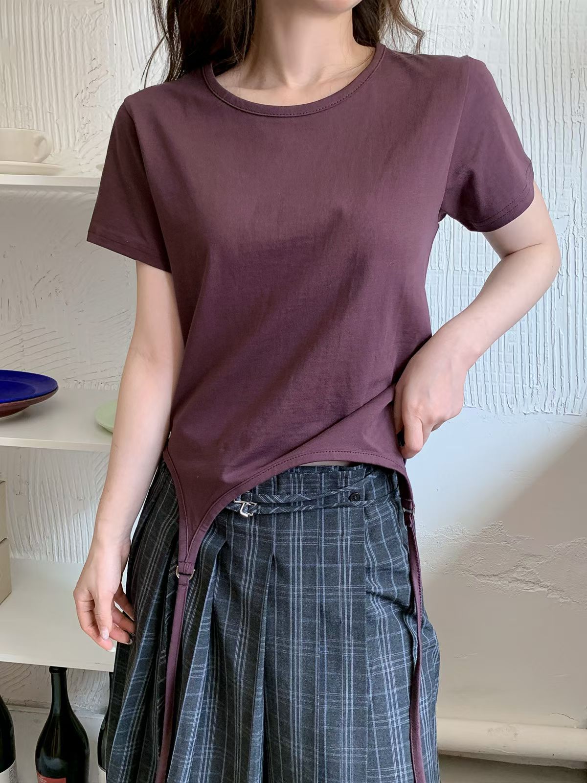 設計感下擺造型短袖修身Tee (2 Colors)
