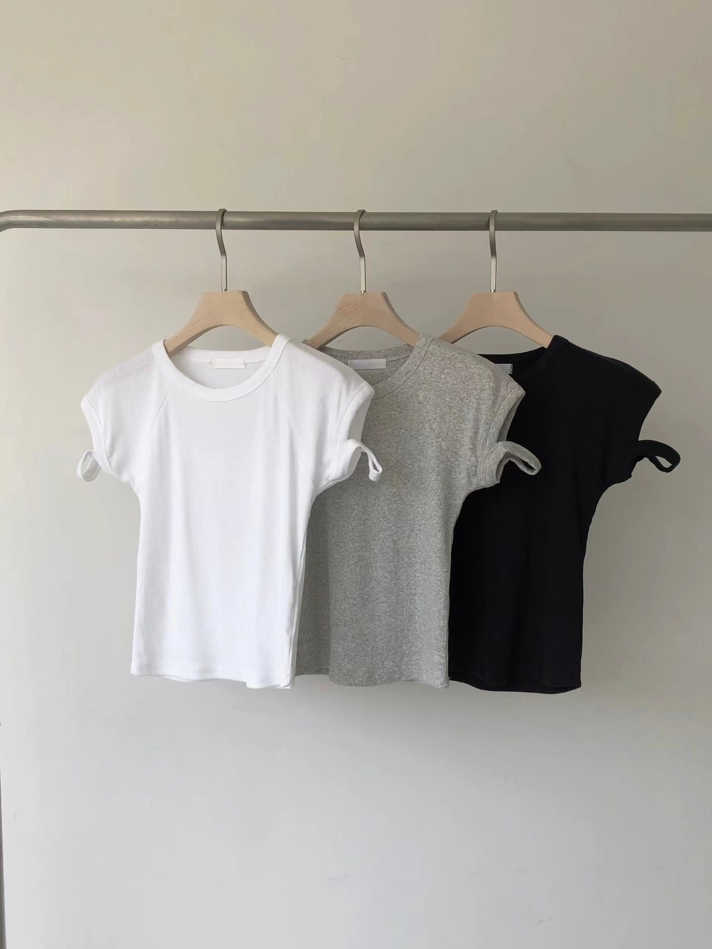 俐落顯瘦修身短袖Tee (3 Colors)