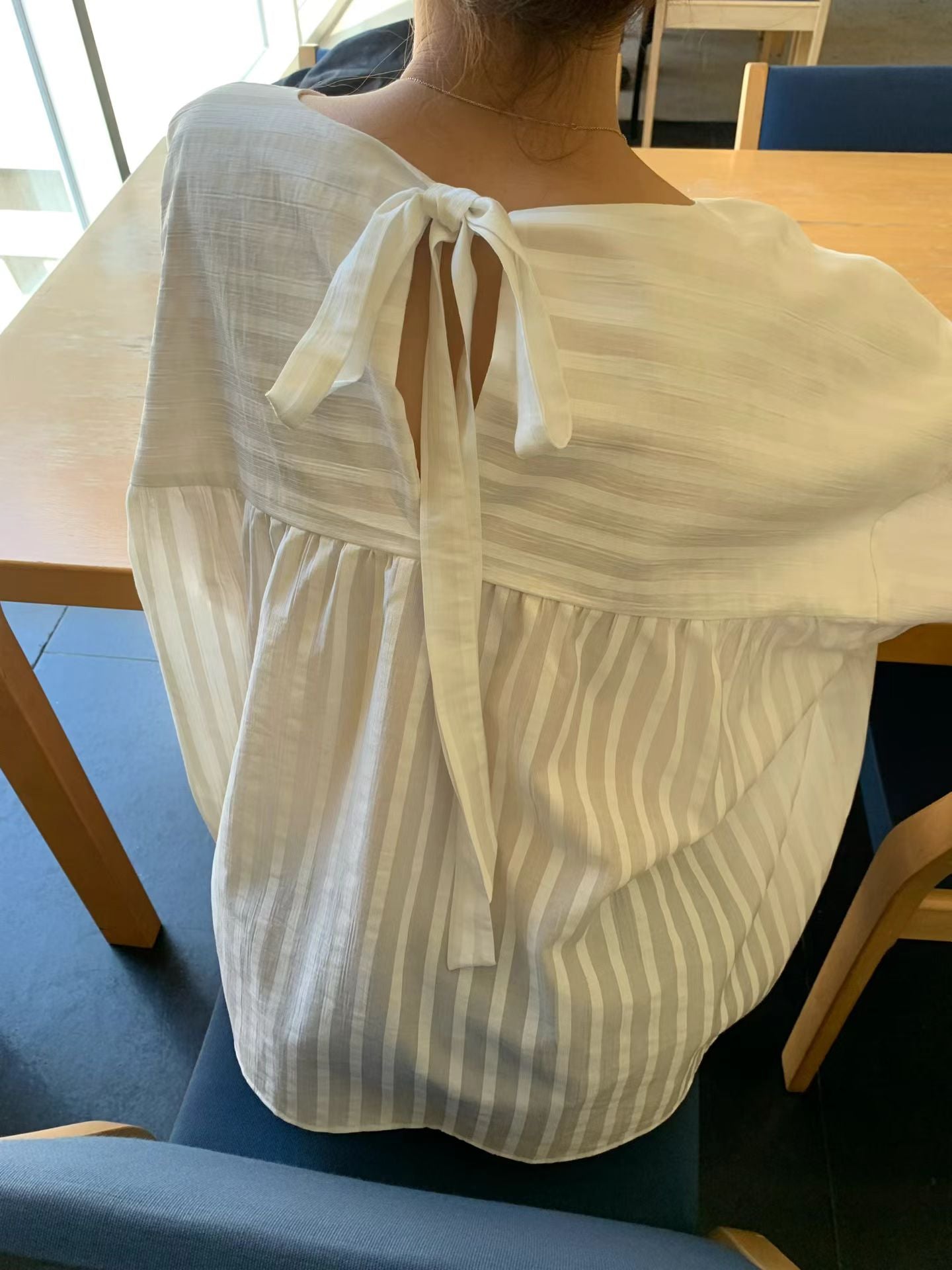 後蝴蝶結綁帶Blouse